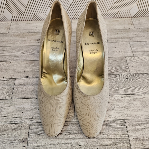 BRUNO MAGLI Embroidered Fabric Pumps Heels Made in Italy Cream 10 B - Picture 3 of 13
